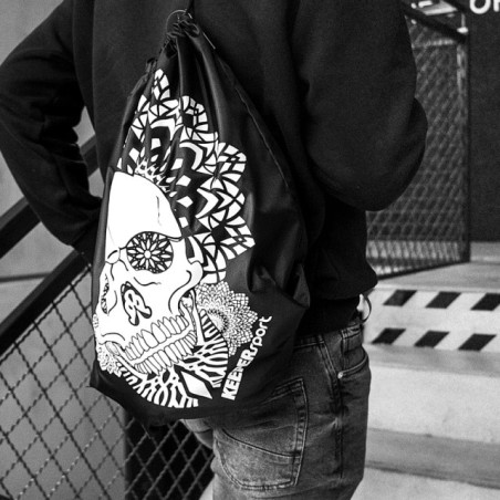 Bolsa deportiva de calavera negra