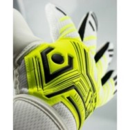 Guantes de portero amarillo y blanco Guantes de portero amarillo y blanco